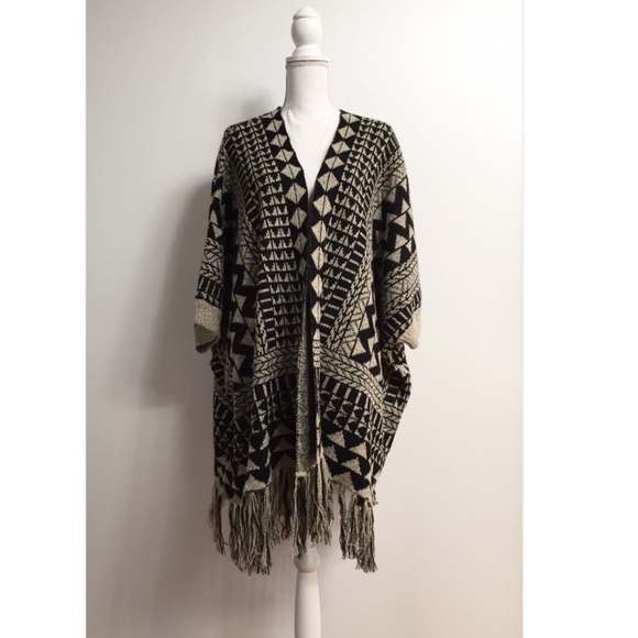 NWT Max Sport Geometric Knit Poncho Cape Fringe Open Front S/M Black Beige $250 - Picture 2 of 12